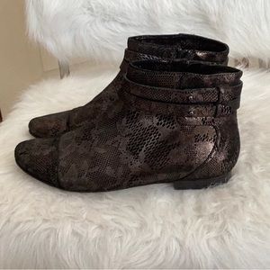 WYTHE NY, BRONZE LACE PATTERN BOOTIE SZ 9